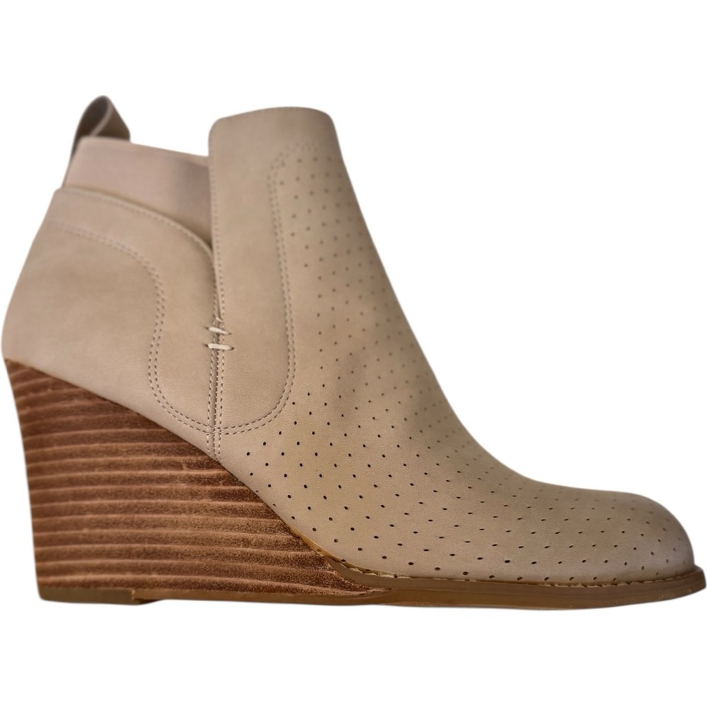 Dolce Vita Beige Gerdy Ankle Block Heel Booties Sizes 7 and 10 NWOB